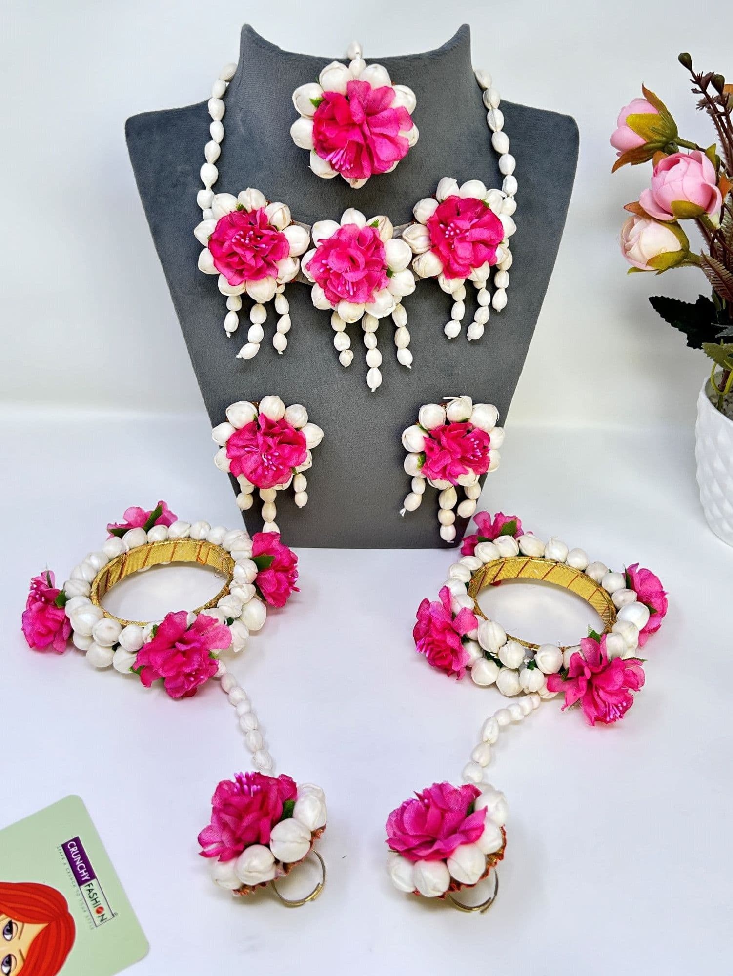 Haldi jewellery set for bride, light pink beaded flower design, ideal for women and girls attending weddings, Haldi or Mehandi ceremonies